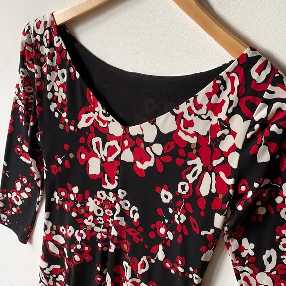 dressbarn Floral 3/4 Sleeved gathered waist Midi dress, Size 6 - Picture 6 of 9